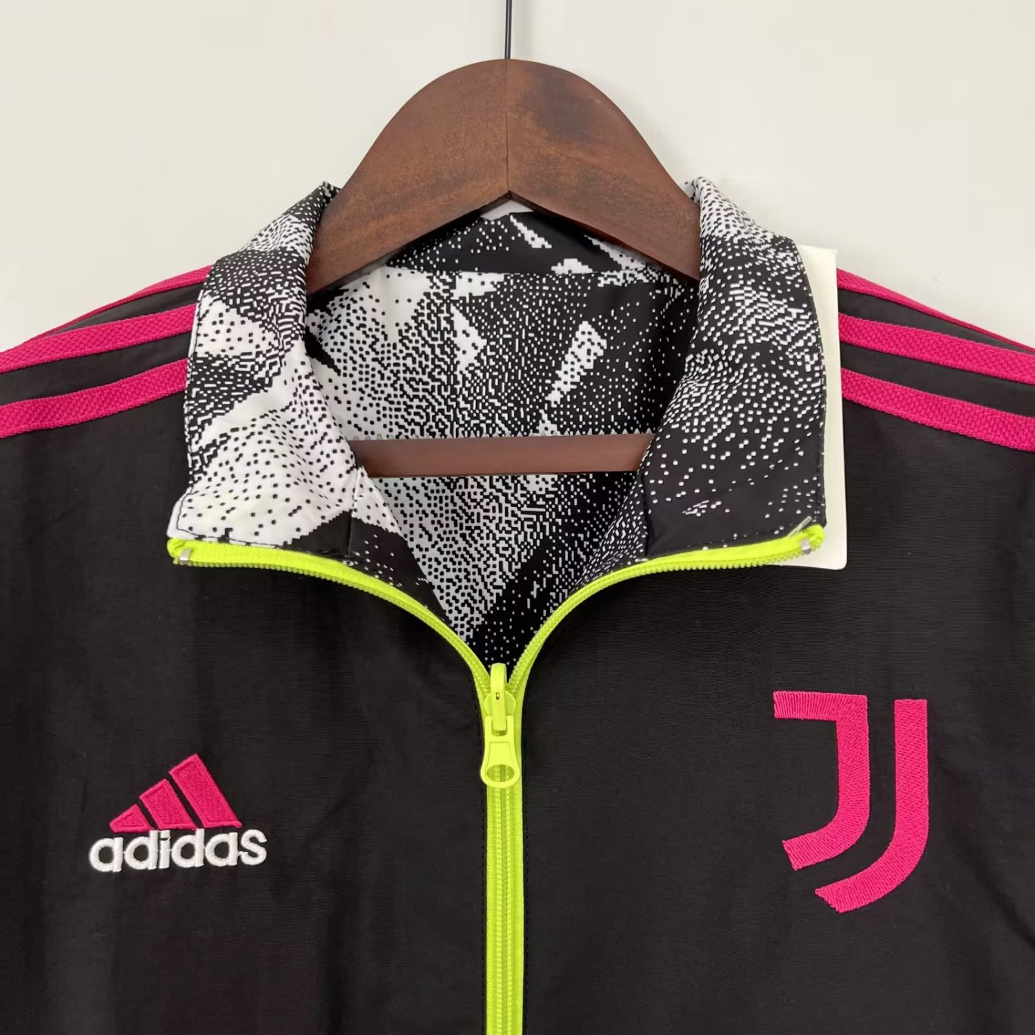 Men's Juventus On-Field Team Logo Anthem Reversible Black Full-Zip Windrunner Jacket 23/24